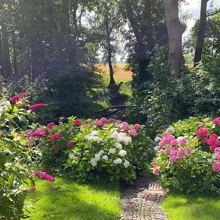 شقة Dachgeschosswohnung Warft Simmerdeis In Reetdachhaus Mit Parkaehnlichem Garten *