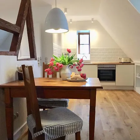 Dachgeschosswohnung Warft Simmerdeis In Reetdachhaus Mit Parkaehnlichem Garten * Oldenswort