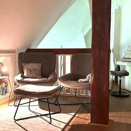 Dachgeschosswohnung Warft Simmerdeis In Reetdachhaus Mit Parkaehnlichem Garten *
